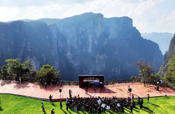 最火真东谈主秀，俄顷叫停